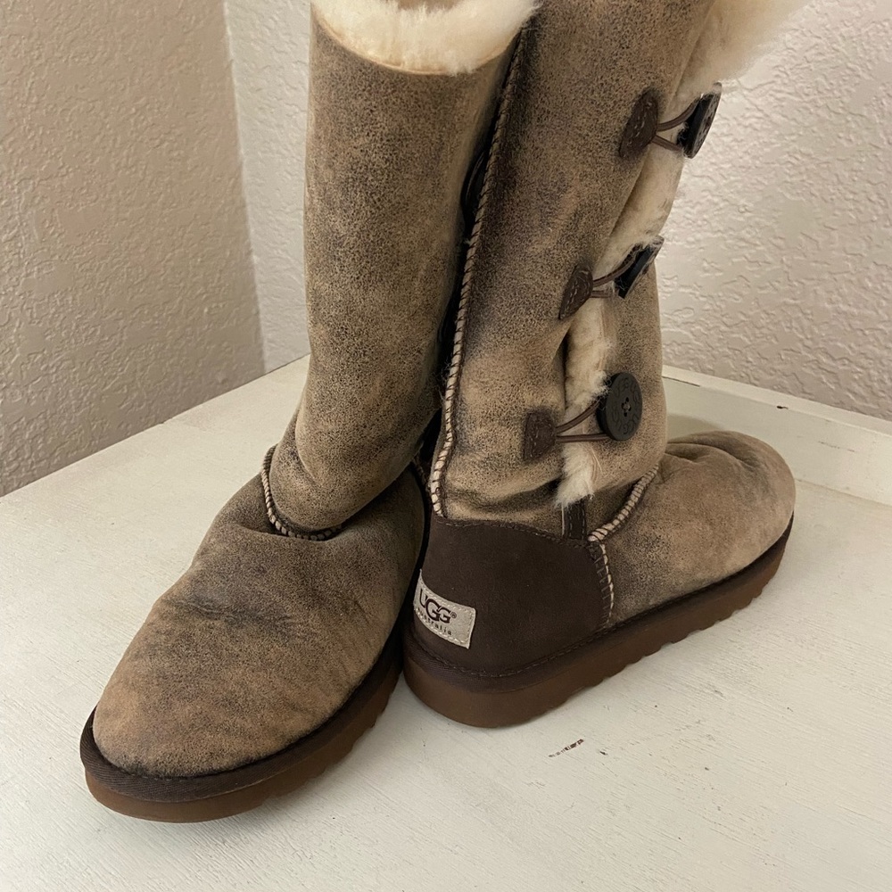 Brown Genuine Shearling With Side Button Closure. - image 3